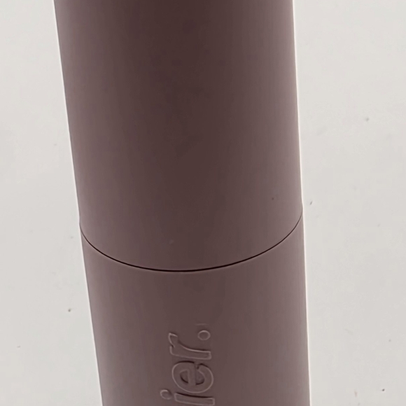 Glossier Suit Lipstick In Shade Tempo - Brand New In Box - Picture 2 of 5